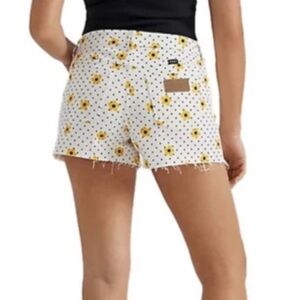 NWT Wrangler Mid-Rise Denim Daisy Flower Cut Off Jean Shorts
